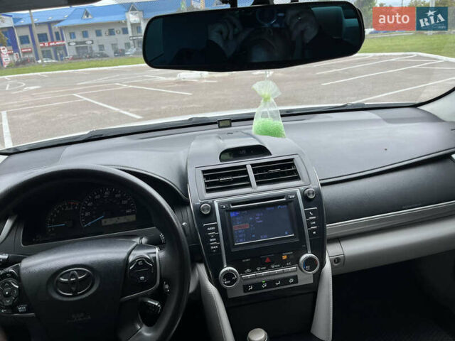 Белый Тойота Камри, объемом двигателя 2.4 л и пробегом 297 тыс. км за 10000 $, фото 14 на Automoto.ua