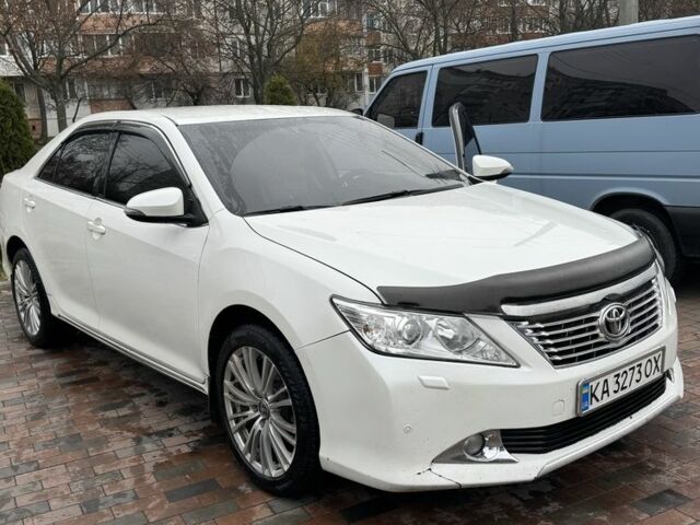 Белый Тойота Камри, объемом двигателя 2.5 л и пробегом 206 тыс. км за 12000 $, фото 3 на Automoto.ua