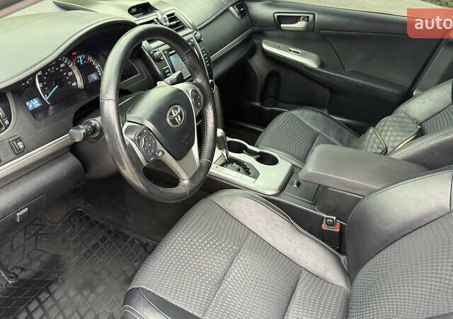 Білий Тойота Камрі, об'ємом двигуна 2.5 л та пробігом 192 тис. км за 12000 $, фото 10 на Automoto.ua