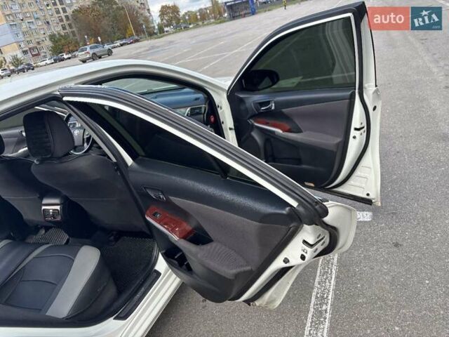 Белый Тойота Камри, объемом двигателя 2.5 л и пробегом 248 тыс. км за 12650 $, фото 8 на Automoto.ua