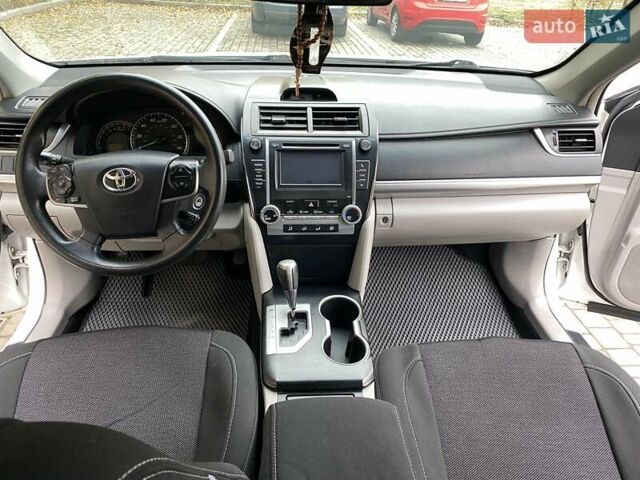 Белый Тойота Камри, объемом двигателя 2.5 л и пробегом 188 тыс. км за 10900 $, фото 28 на Automoto.ua