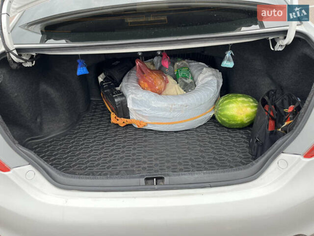 Белый Тойота Камри, объемом двигателя 2.4 л и пробегом 297 тыс. км за 10000 $, фото 17 на Automoto.ua