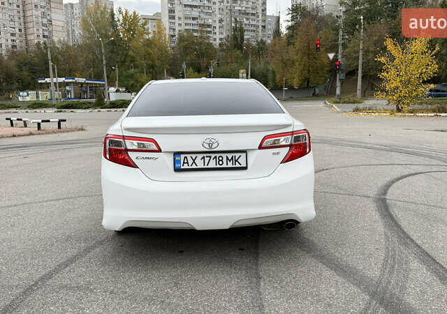Білий Тойота Камрі, об'ємом двигуна 2.5 л та пробігом 192 тис. км за 12000 $, фото 4 на Automoto.ua