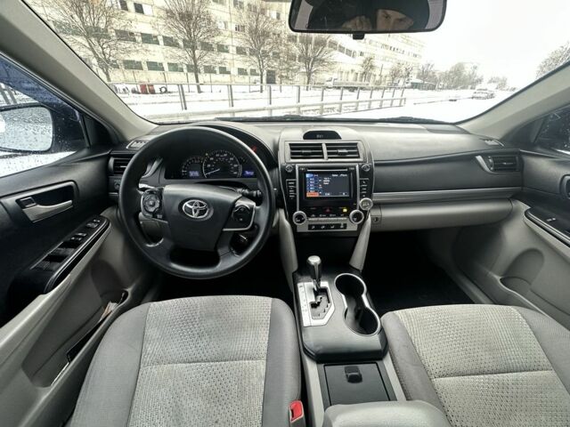 Белый Тойота Камри, объемом двигателя 2.5 л и пробегом 213 тыс. км за 9300 $, фото 11 на Automoto.ua