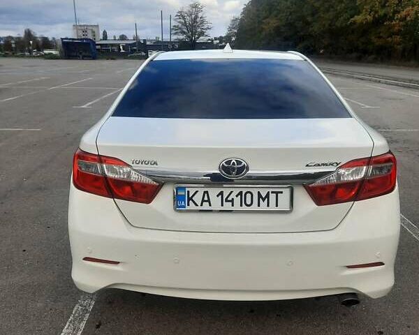 Белый Тойота Камри, объемом двигателя 2.5 л и пробегом 249 тыс. км за 13950 $, фото 3 на Automoto.ua