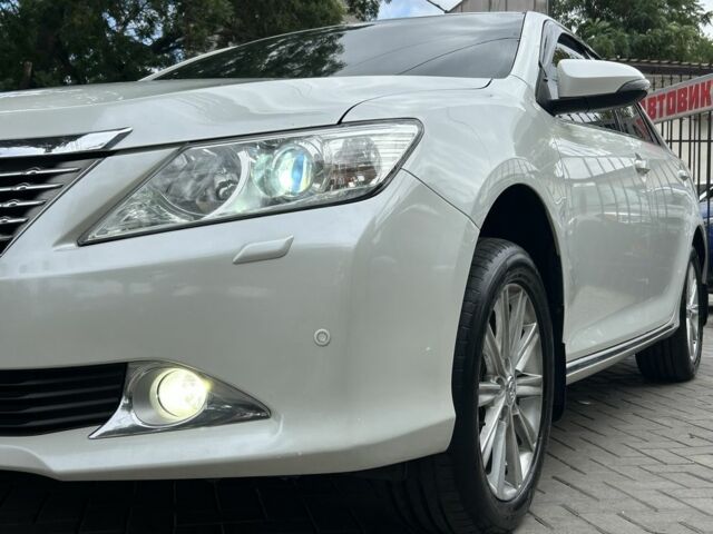 Білий Тойота Камрі, об'ємом двигуна 2.5 л та пробігом 228 тис. км за 13023 $, фото 2 на Automoto.ua