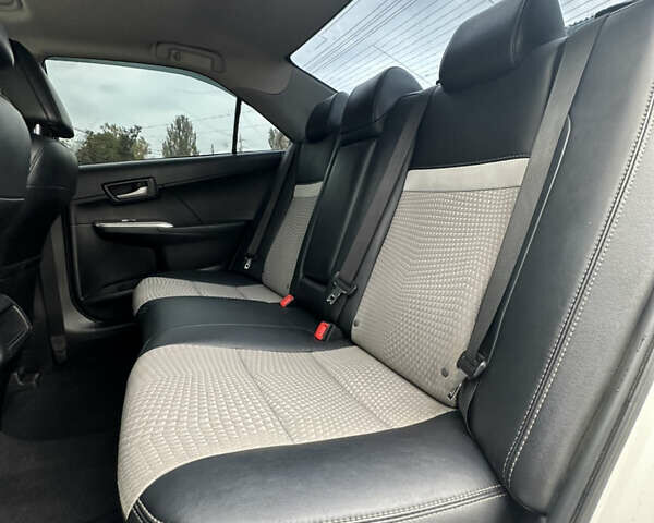 Белый Тойота Камри, объемом двигателя 2.49 л и пробегом 150 тыс. км за 13200 $, фото 10 на Automoto.ua
