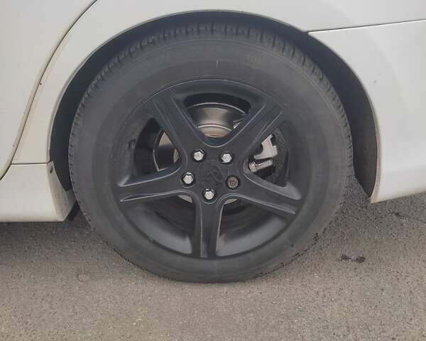 Белый Тойота Камри, объемом двигателя 2.4 л и пробегом 297 тыс. км за 10000 $, фото 6 на Automoto.ua