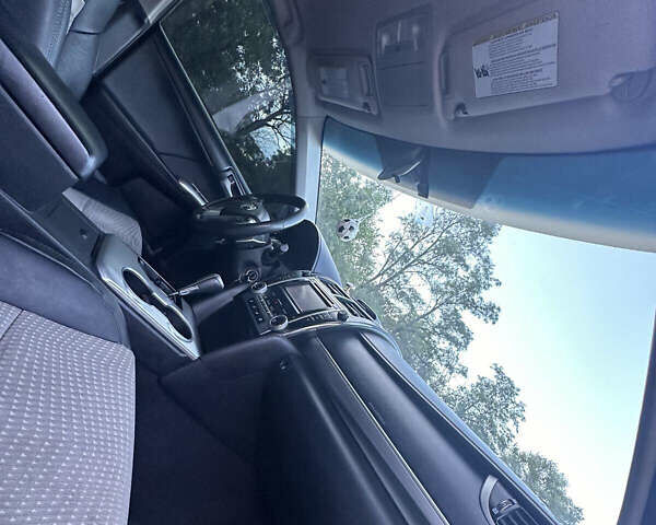 Белый Тойота Камри, объемом двигателя 2.5 л и пробегом 198 тыс. км за 10500 $, фото 4 на Automoto.ua