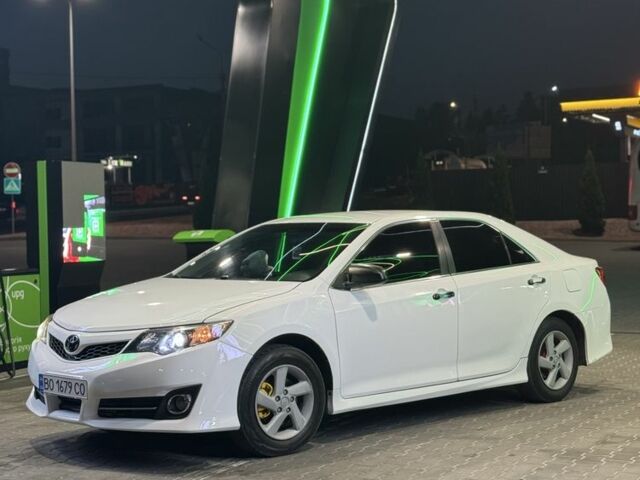 Белый Тойота Камри, объемом двигателя 2.5 л и пробегом 240 тыс. км за 9999 $, фото 5 на Automoto.ua