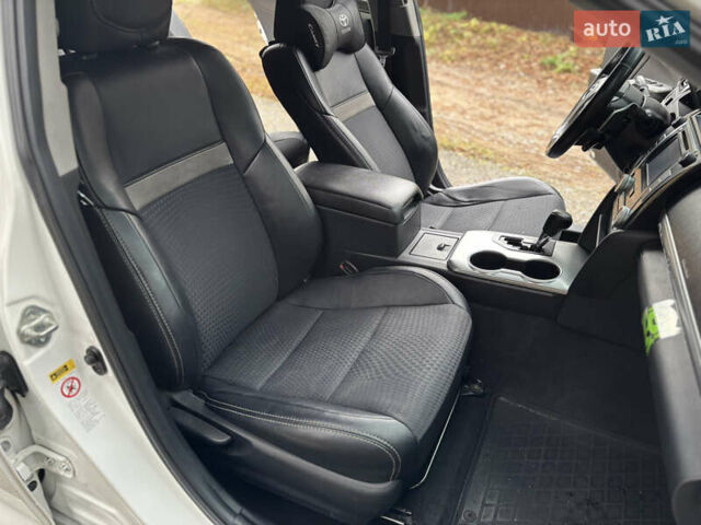 Белый Тойота Камри, объемом двигателя 2.5 л и пробегом 260 тыс. км за 10900 $, фото 18 на Automoto.ua