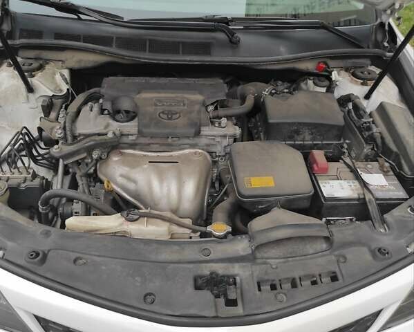 Белый Тойота Камри, объемом двигателя 2.49 л и пробегом 225 тыс. км за 12300 $, фото 9 на Automoto.ua