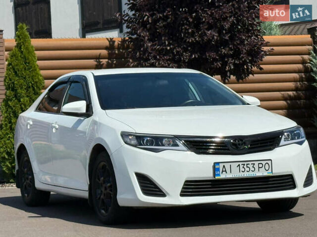 Белый Тойота Камри, объемом двигателя 2.49 л и пробегом 250 тыс. км за 10700 $, фото 11 на Automoto.ua