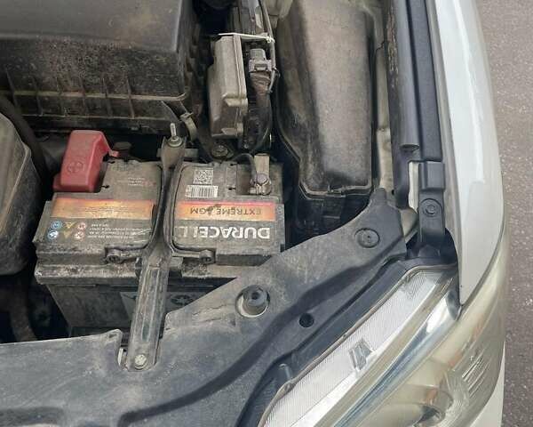 Белый Тойота Камри, объемом двигателя 2.49 л и пробегом 230 тыс. км за 12000 $, фото 8 на Automoto.ua