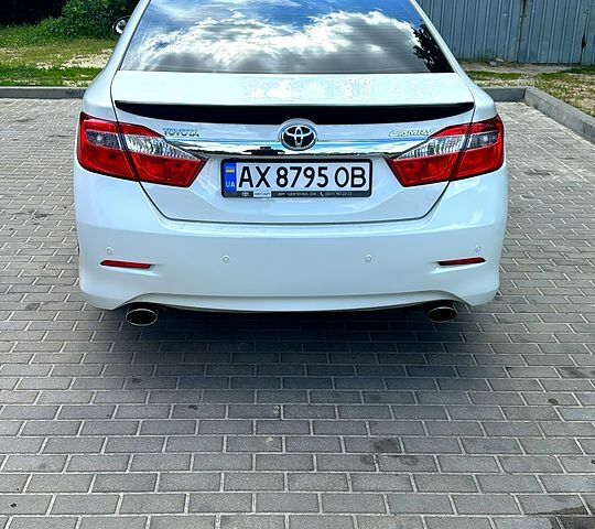 Білий Тойота Камрі, об'ємом двигуна 2.5 л та пробігом 166 тис. км за 15000 $, фото 2 на Automoto.ua