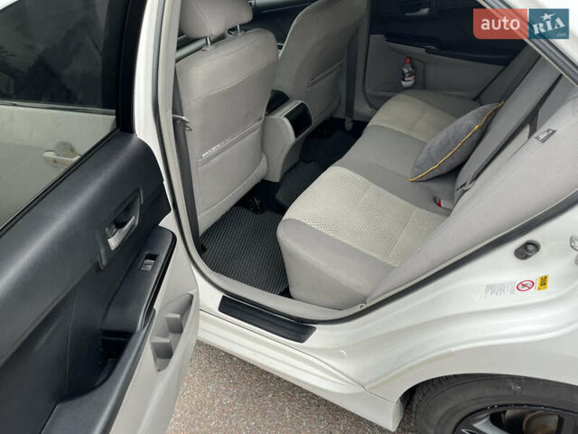 Белый Тойота Камри, объемом двигателя 2.4 л и пробегом 297 тыс. км за 10000 $, фото 19 на Automoto.ua