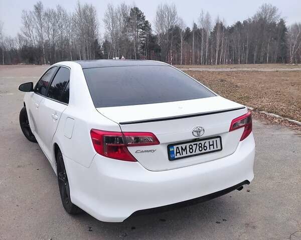 Белый Тойота Камри, объемом двигателя 2.4 л и пробегом 297 тыс. км за 10000 $, фото 7 на Automoto.ua