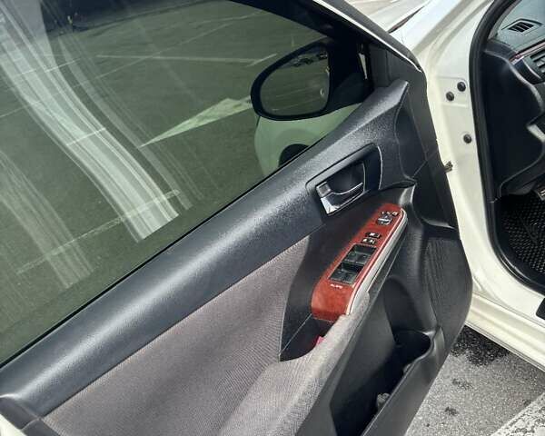 Белый Тойота Камри, объемом двигателя 2.5 л и пробегом 248 тыс. км за 12650 $, фото 6 на Automoto.ua