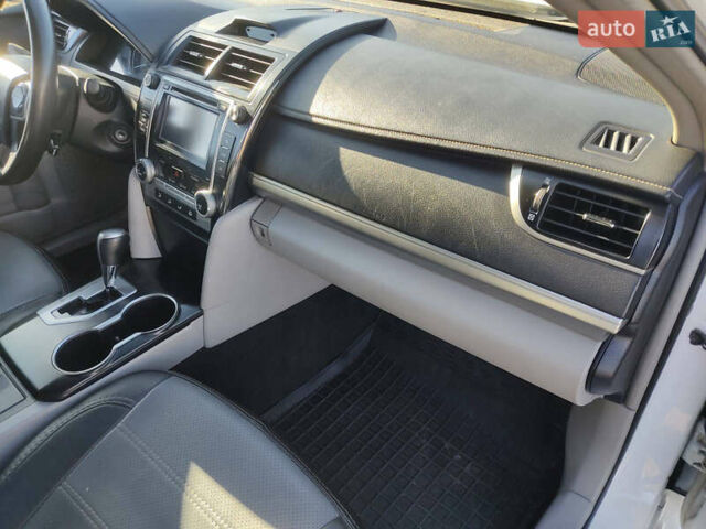 Білий Тойота Камрі, об'ємом двигуна 2.5 л та пробігом 190 тис. км за 12500 $, фото 14 на Automoto.ua