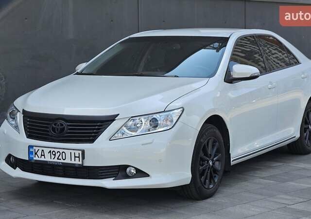 Белый Тойота Камри, объемом двигателя 2.49 л и пробегом 100 тыс. км за 15699 $, фото 4 на Automoto.ua