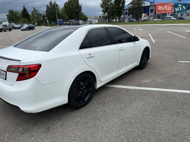 Белый Тойота Камри, объемом двигателя 2.4 л и пробегом 297 тыс. км за 10000 $, фото 26 на Automoto.ua