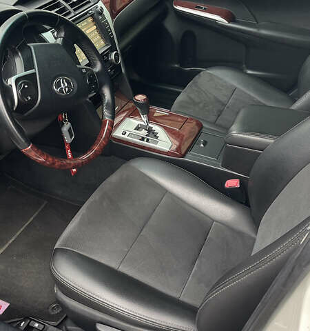 Белый Тойота Камри, объемом двигателя 2.5 л и пробегом 212 тыс. км за 14800 $, фото 2 на Automoto.ua