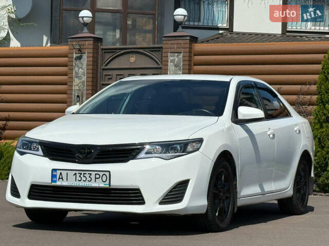 Белый Тойота Камри, объемом двигателя 2.49 л и пробегом 250 тыс. км за 10700 $, фото 3 на Automoto.ua