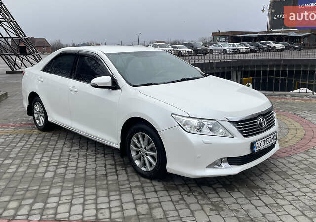 Белый Тойота Камри, объемом двигателя 2.5 л и пробегом 205 тыс. км за 14500 $, фото 5 на Automoto.ua