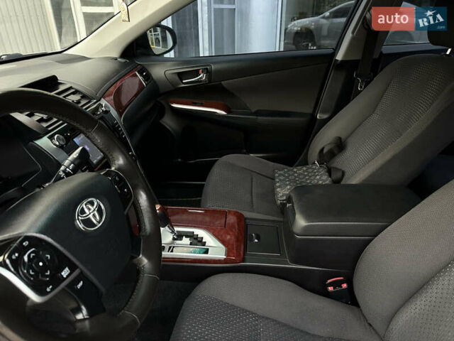 Білий Тойота Камрі, об'ємом двигуна 2.49 л та пробігом 315 тис. км за 12999 $, фото 6 на Automoto.ua