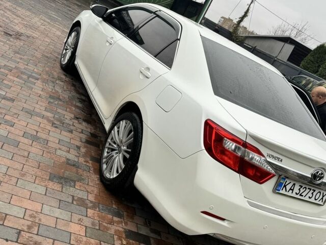 Белый Тойота Камри, объемом двигателя 2.5 л и пробегом 206 тыс. км за 12000 $, фото 2 на Automoto.ua