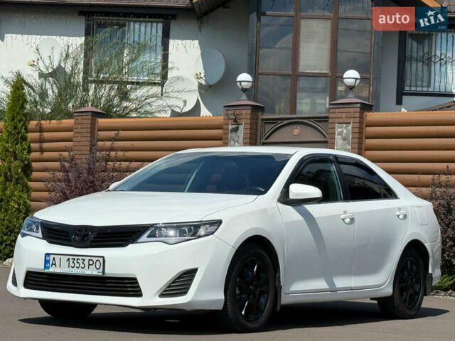 Белый Тойота Камри, объемом двигателя 2.49 л и пробегом 250 тыс. км за 10700 $, фото 5 на Automoto.ua