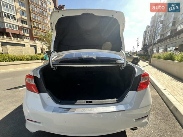Белый Тойота Камри, объемом двигателя 2.5 л и пробегом 215 тыс. км за 16500 $, фото 12 на Automoto.ua