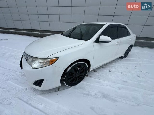 Белый Тойота Камри, объемом двигателя 2.4 л и пробегом 199 тыс. км за 9100 $, фото 5 на Automoto.ua