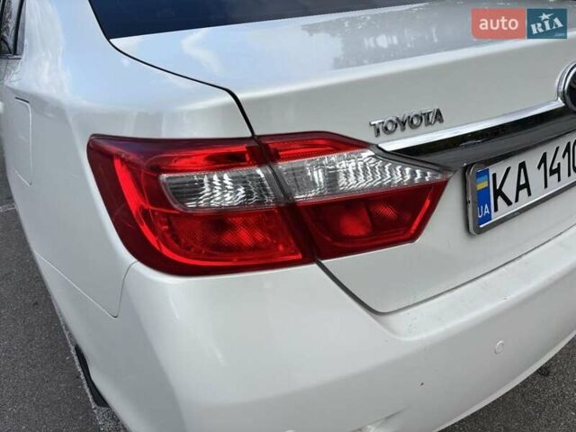 Белый Тойота Камри, объемом двигателя 2.5 л и пробегом 249 тыс. км за 13950 $, фото 11 на Automoto.ua