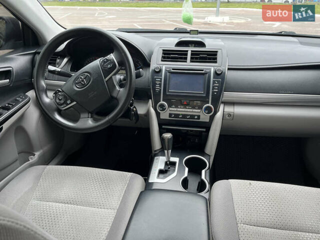 Белый Тойота Камри, объемом двигателя 2.4 л и пробегом 297 тыс. км за 10000 $, фото 20 на Automoto.ua