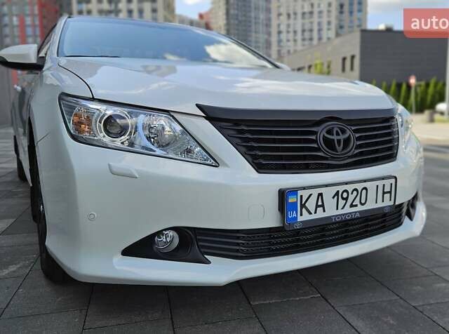 Белый Тойота Камри, объемом двигателя 2.49 л и пробегом 100 тыс. км за 15699 $, фото 1 на Automoto.ua
