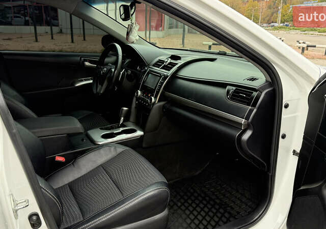 Білий Тойота Камрі, об'ємом двигуна 2.5 л та пробігом 192 тис. км за 12000 $, фото 7 на Automoto.ua