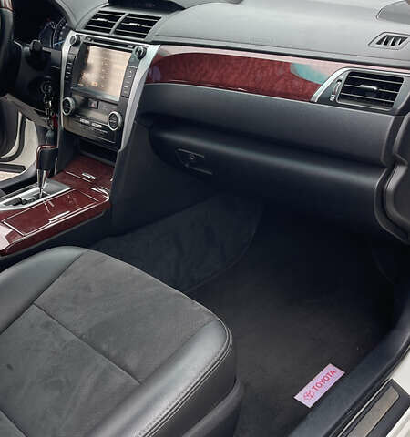 Белый Тойота Камри, объемом двигателя 2.5 л и пробегом 212 тыс. км за 14800 $, фото 9 на Automoto.ua