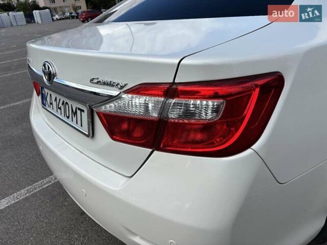 Белый Тойота Камри, объемом двигателя 2.5 л и пробегом 248 тыс. км за 12650 $, фото 12 на Automoto.ua