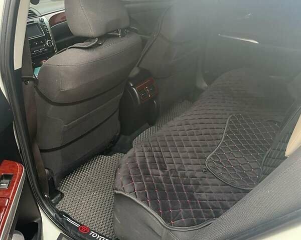 Белый Тойота Камри, объемом двигателя 2.49 л и пробегом 230 тыс. км за 12000 $, фото 5 на Automoto.ua