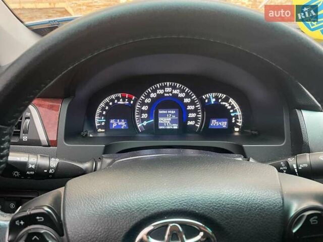 Белый Тойота Камри, объемом двигателя 2.49 л и пробегом 230 тыс. км за 12000 $, фото 10 на Automoto.ua