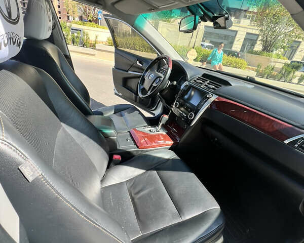 Белый Тойота Камри, объемом двигателя 2.5 л и пробегом 215 тыс. км за 16500 $, фото 11 на Automoto.ua