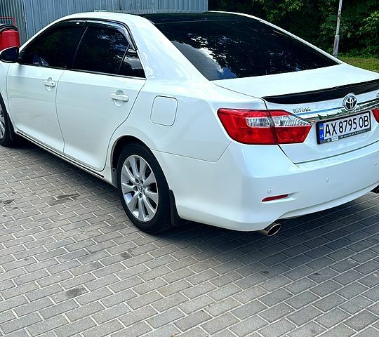 Білий Тойота Камрі, об'ємом двигуна 2.5 л та пробігом 166 тис. км за 15000 $, фото 3 на Automoto.ua