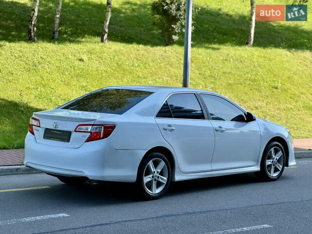 Білий Тойота Камрі, об'ємом двигуна 2.5 л та пробігом 247 тис. км за 10650 $, фото 12 на Automoto.ua