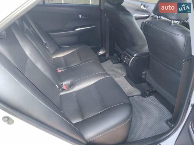 Белый Тойота Камри, объемом двигателя 2.49 л и пробегом 175 тыс. км за 13800 $, фото 10 на Automoto.ua