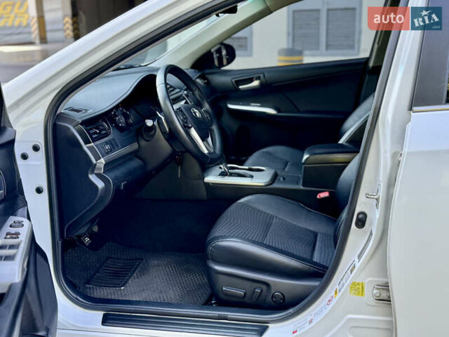 Білий Тойота Камрі, об'ємом двигуна 2.5 л та пробігом 247 тис. км за 10650 $, фото 21 на Automoto.ua