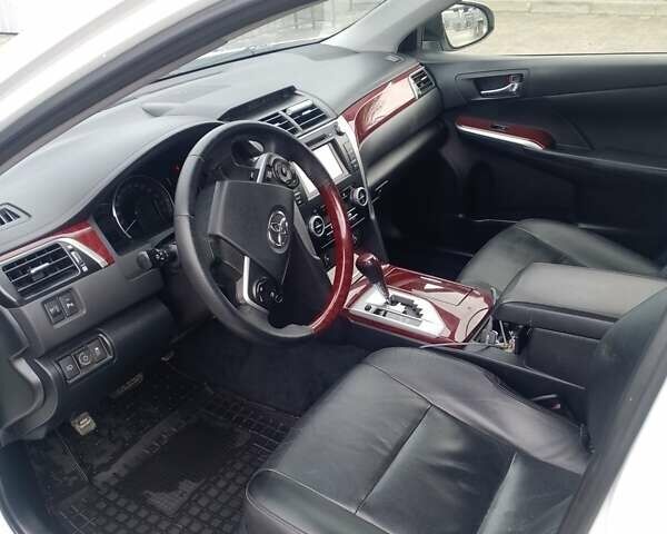 Белый Тойота Камри, объемом двигателя 2.5 л и пробегом 235 тыс. км за 13200 $, фото 7 на Automoto.ua