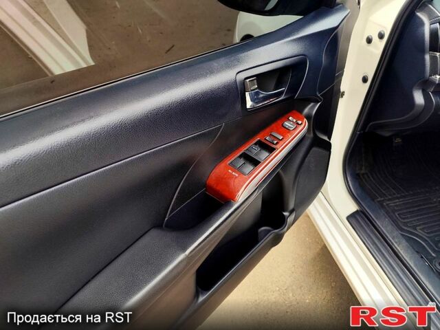 Білий Тойота Камрі, об'ємом двигуна 2.5 л та пробігом 298 тис. км за 13700 $, фото 4 на Automoto.ua