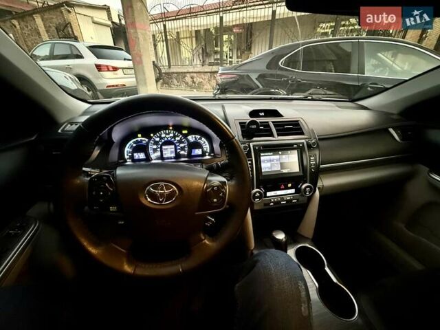 Белый Тойота Камри, объемом двигателя 2.5 л и пробегом 250 тыс. км за 11000 $, фото 17 на Automoto.ua