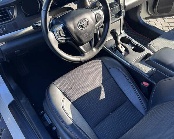 Тойота Камри 2014 в Одессе на Automoto.ua Белый Тойота Камри, объемом двигателя 2.49 л и пробегом 116 тыс. км за 14500 $, фото 4 на Automoto.ua